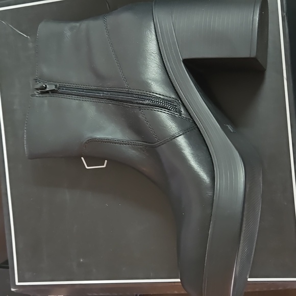 MIA McKenna Black Ankle Boots 8.5 Women New In Box - Picture 3 of 7